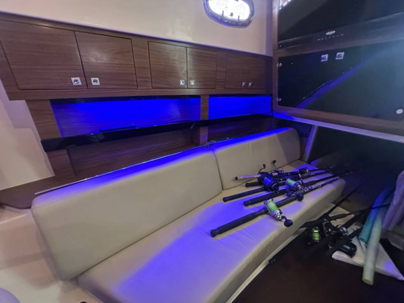 A photo of this 2017 Boston Whaler 345 Conquest
