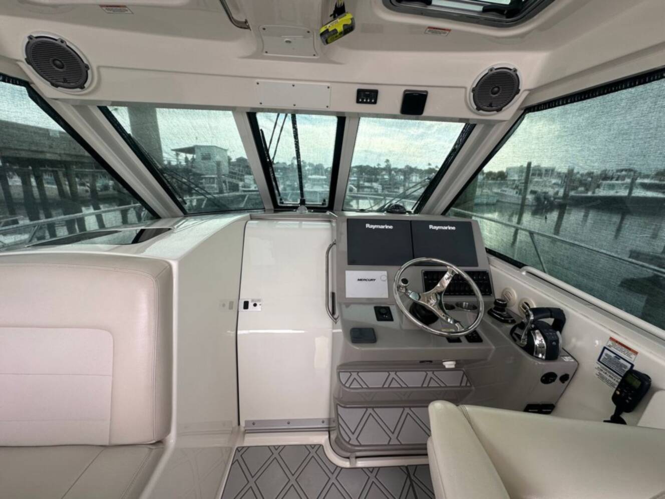 A photo of this 2017 Boston Whaler 345 Conquest
