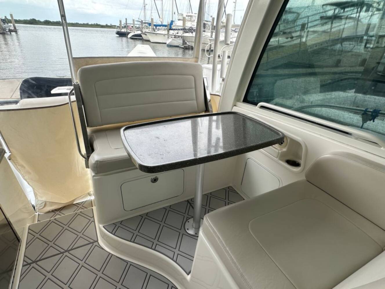 A photo of this 2017 Boston Whaler 345 Conquest