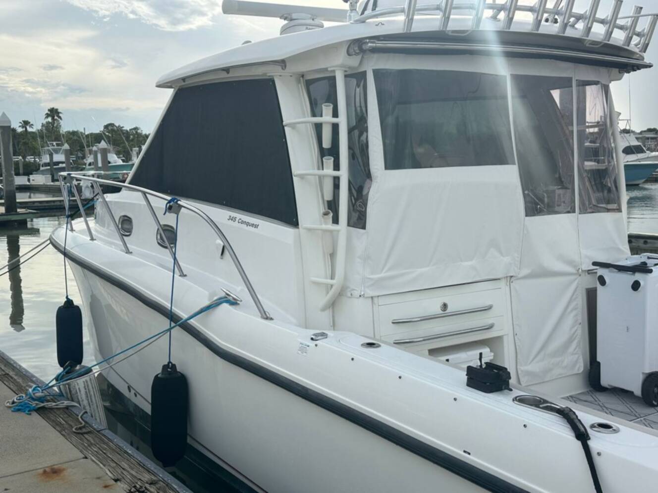 A photo of this 2017 Boston Whaler 345 Conquest