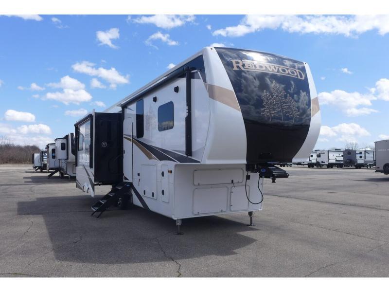 2022 Crossroads Redwood RW3401RL in belleville MI