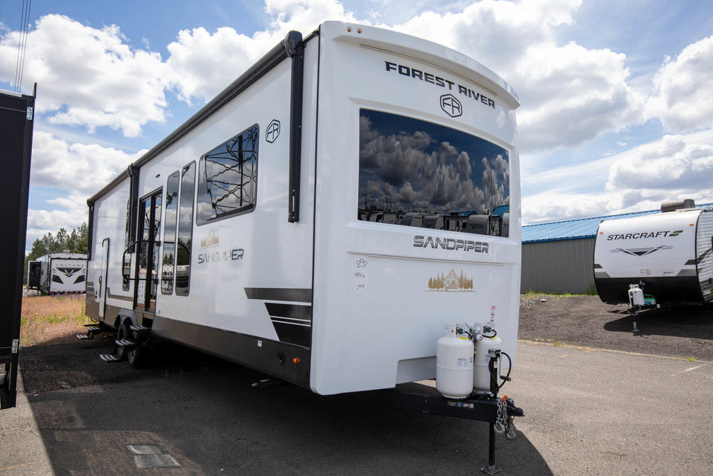 2026 Forest River Sandpiper Destination w/Loft 422FKL RV