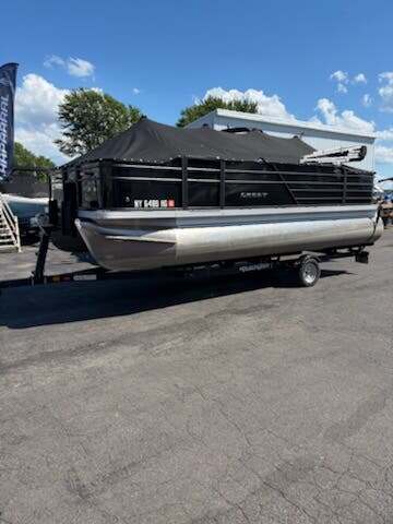2022 Crest Pontoons 200 SF in sodus point NY