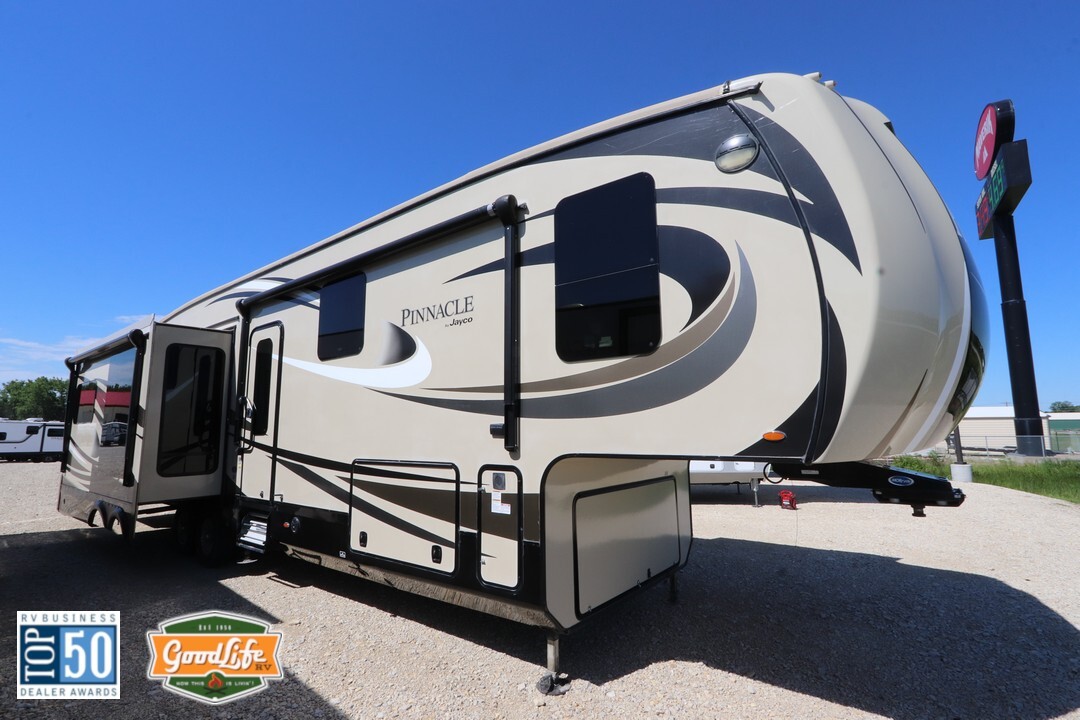 2017 Jayco Pinnacle 36RSQS RV