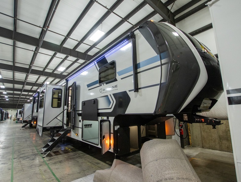 2026 Keystone Alpine Avalanche Edition 381DL in grand rapids MI