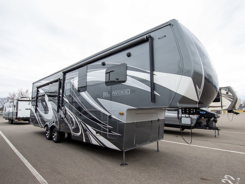 2023 Crossroads Redwood RW3401RL in grand rapids MI
