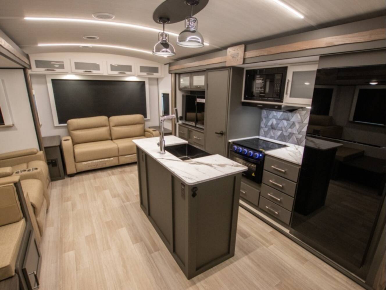 A photo of this 2026 Keystone Bullet Crossfire 287RLS