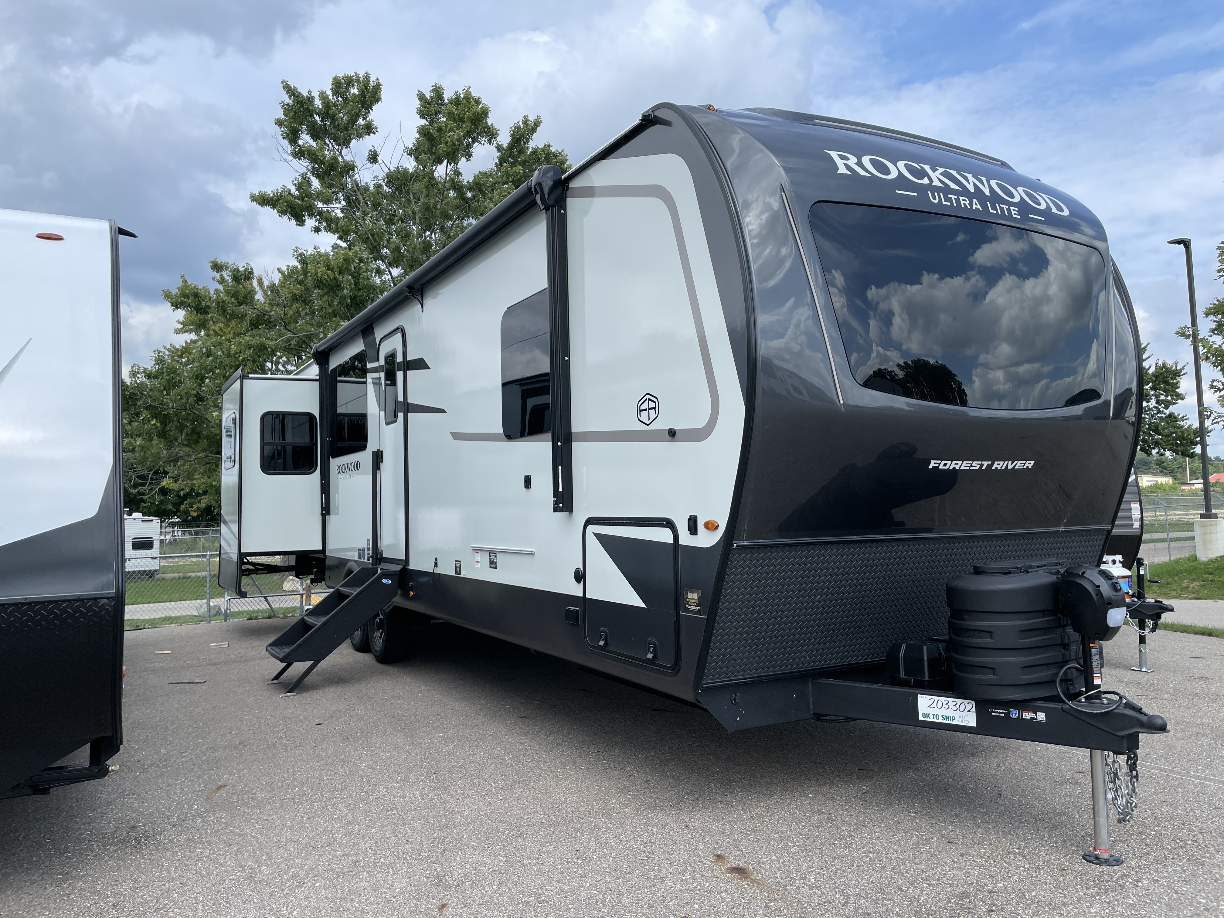 2027 Forest River Rockwood Ultra Lite 2921RL in grand rapids MI