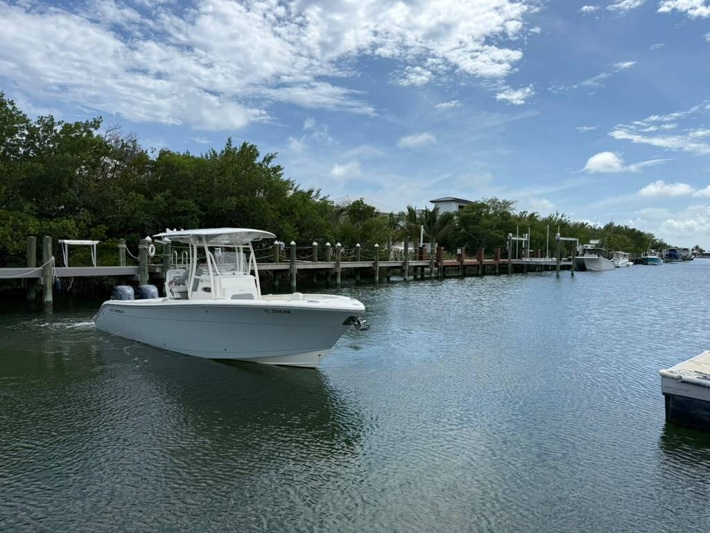 2018 Cobia 261 CENTER CONSOLE in key largo FL