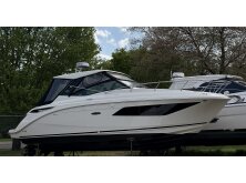Sea Ray SLX 360 Preview image