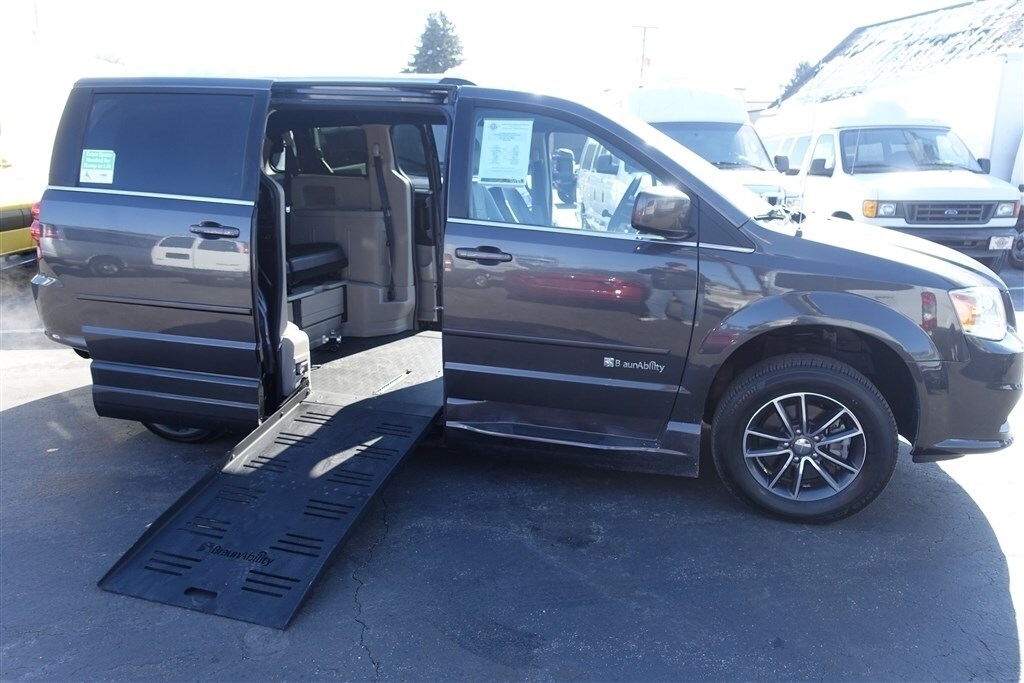 2017 DODGE GRAND CARAVAN SXT in Reading, PA