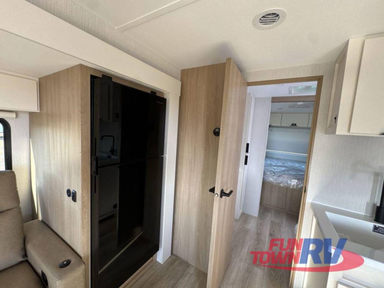 A photo of this 2026 Winnebago Thrive 25RLS