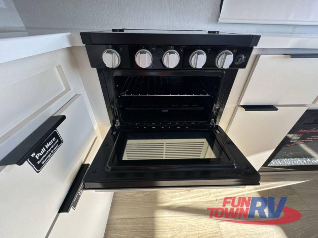 A photo of this 2026 Winnebago Thrive 25RLS