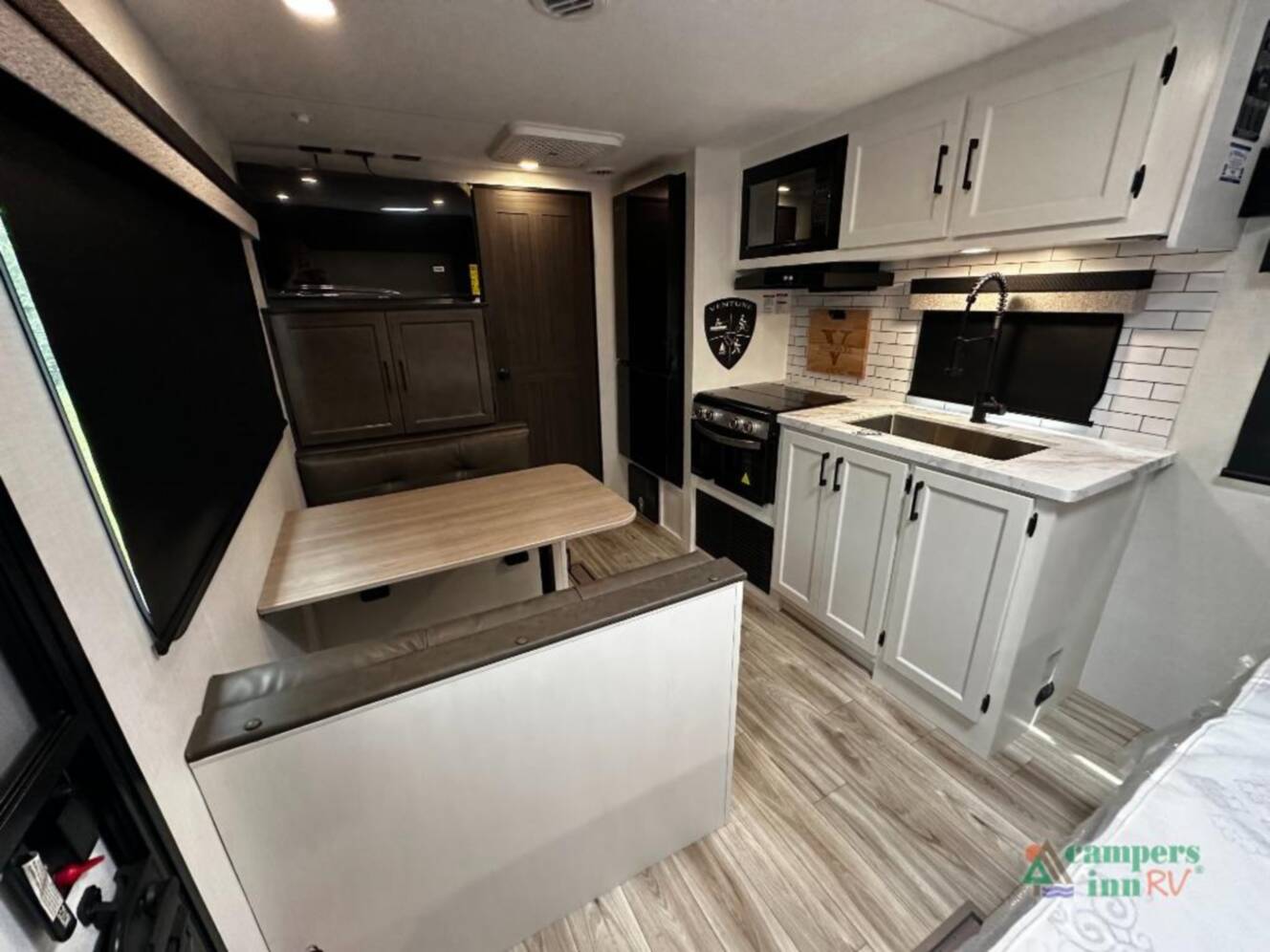 A photo of this 2026 Venture Rv Stratus 200VRB