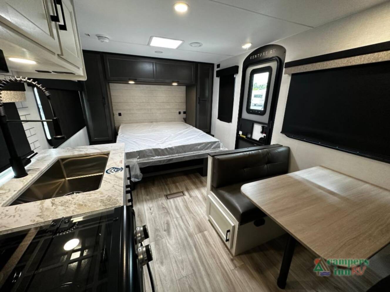 A photo of this 2026 Venture Rv Stratus 200VRB