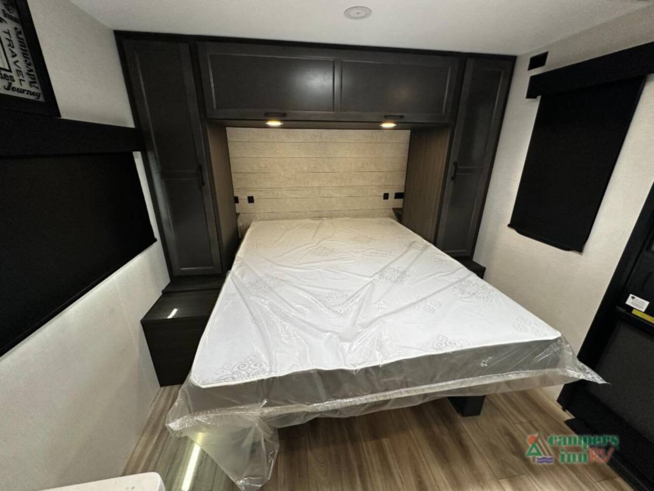 A photo of this 2026 Venture Rv Stratus 200VRB