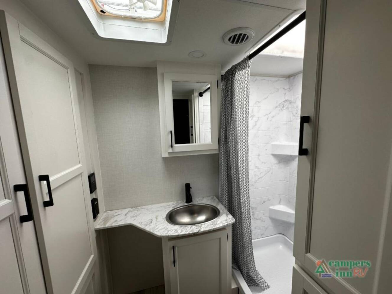 A photo of this 2026 Venture Rv Stratus 200VRB