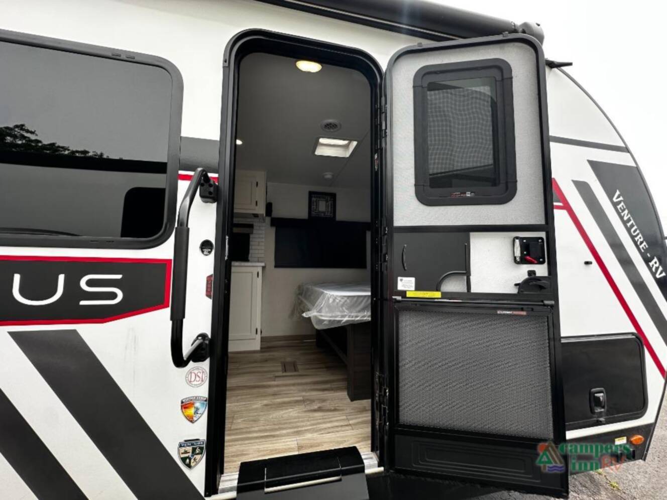 A photo of this 2026 Venture Rv Stratus 200VRB