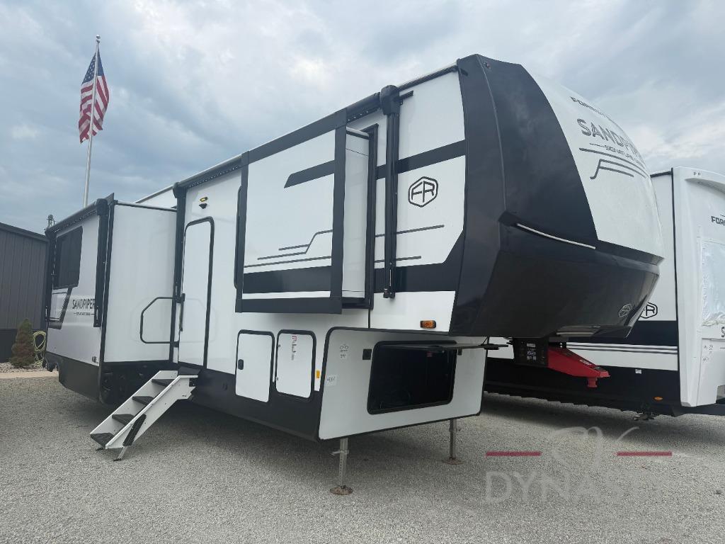 2027 Forest River Rv Sandpiper 3710HBFB in bunker hill IN