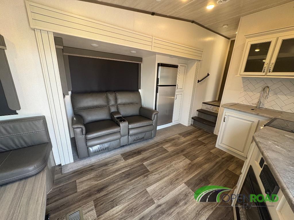 2023 Keystone Rv Cougar Half-Ton 24RDS in monticello MN