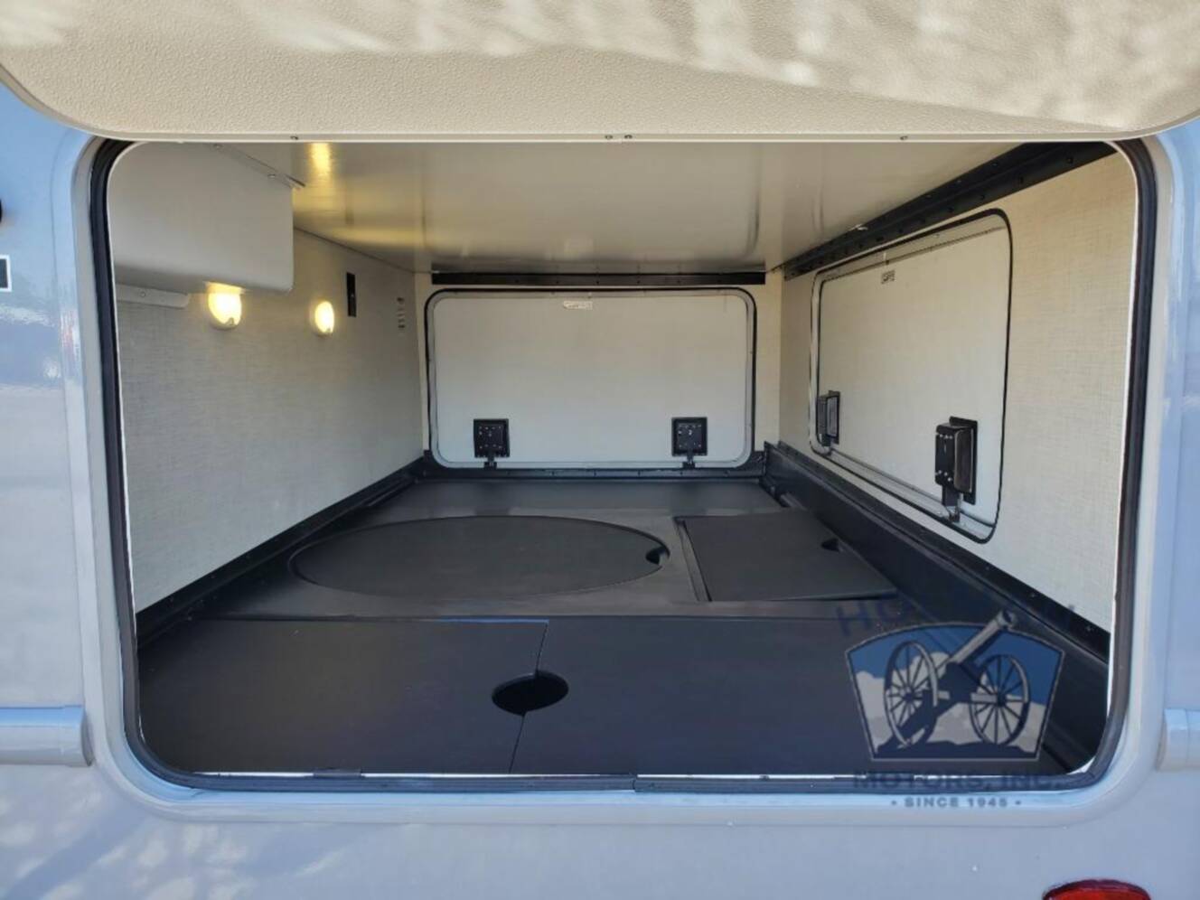 A photo of this 2027 Thor Motor Coach Quantum HS31
