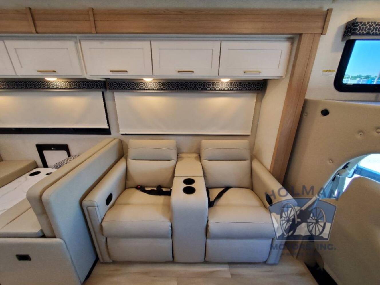 A photo of this 2027 Thor Motor Coach Quantum HS31