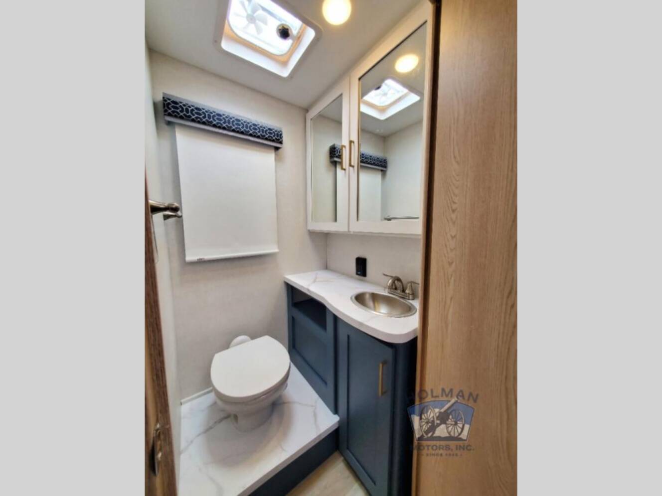 A photo of this 2027 Thor Motor Coach Quantum HS31