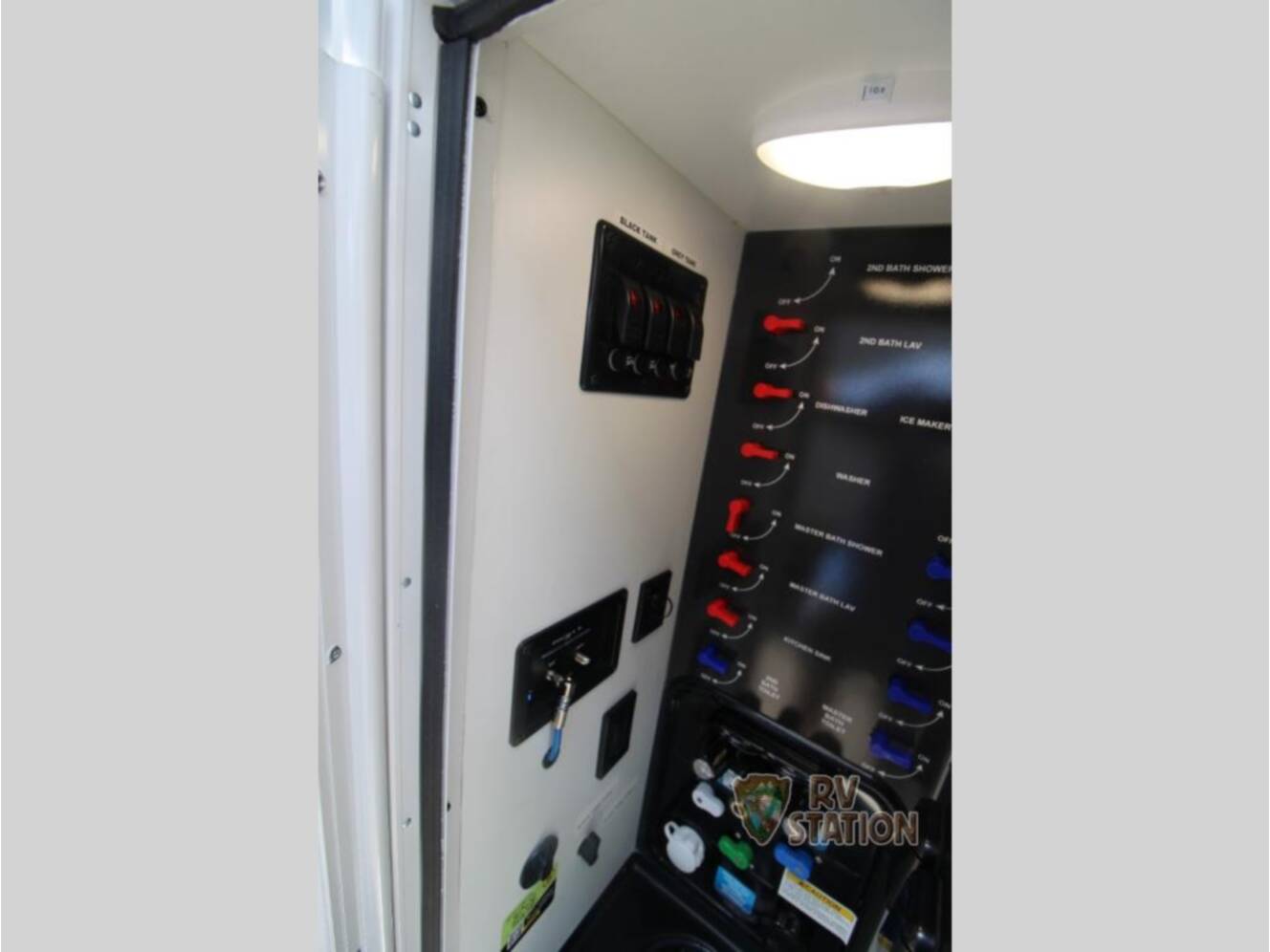 A photo of this 2027 Keystone Rv Montana 3800FL