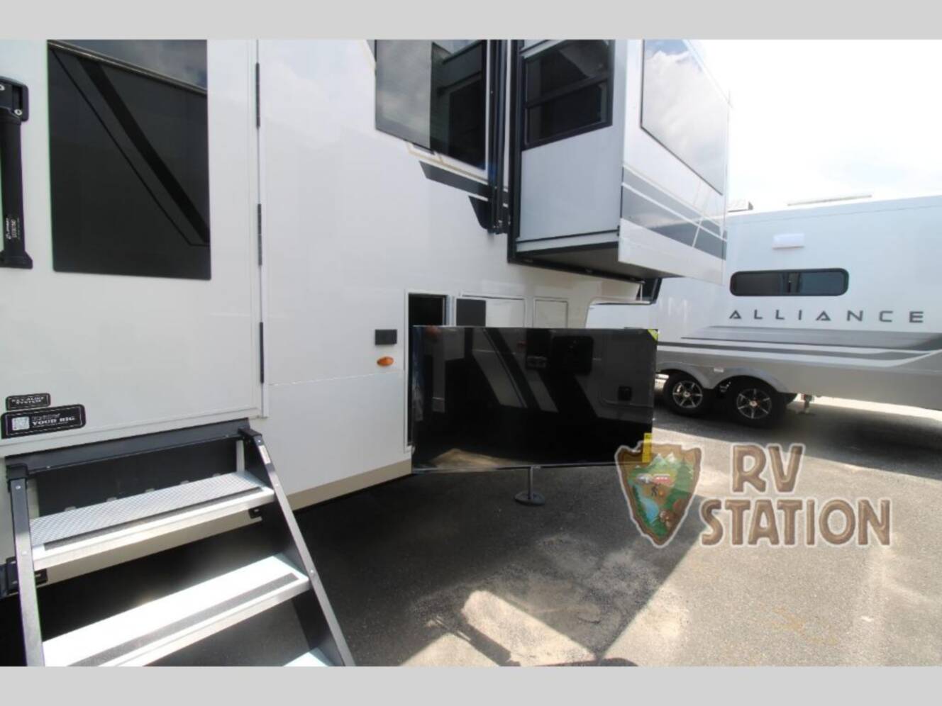 A photo of this 2027 Keystone Rv Montana 3800FL