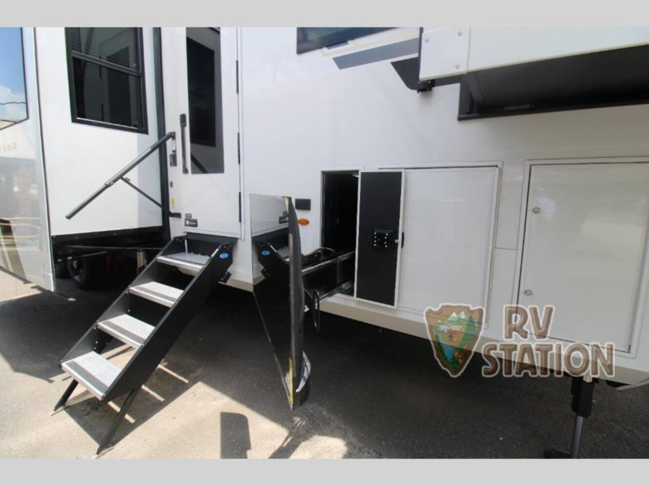 A photo of this 2027 Keystone Rv Montana 3800FL