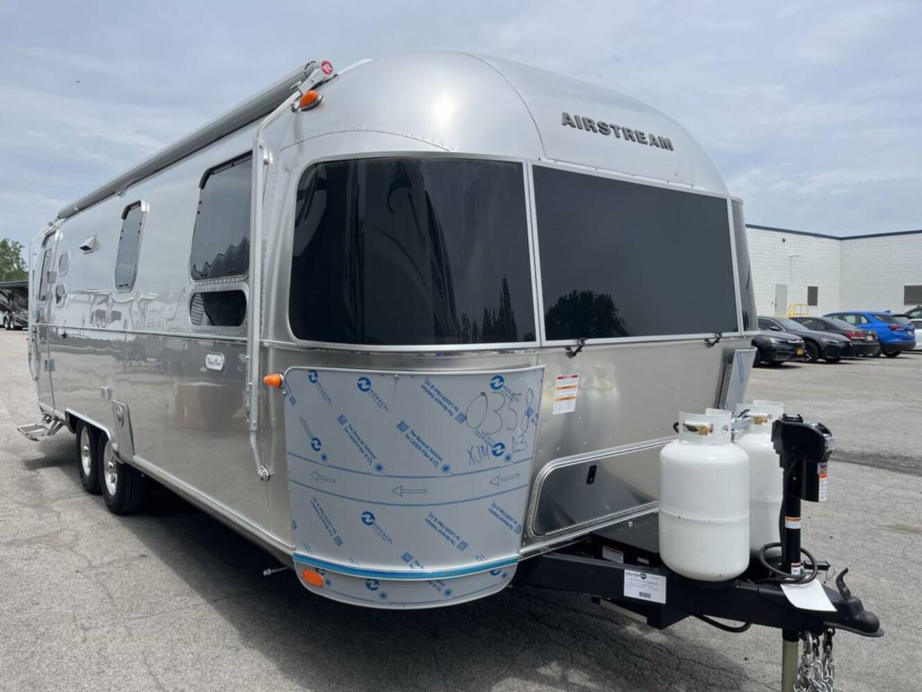 A photo of this 2027 Airstream Flying Cloud 27FB