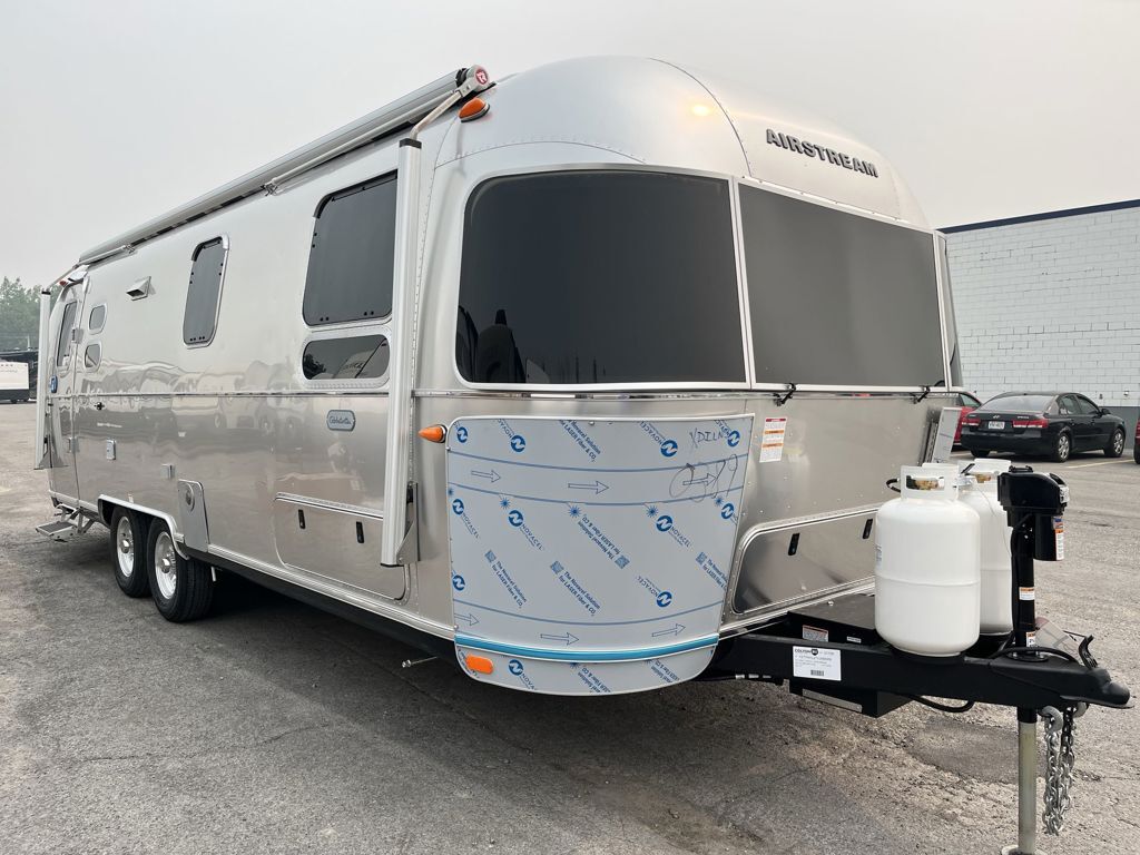 2027 Airstream Globetrotter 27FB Twin in orchard park NY