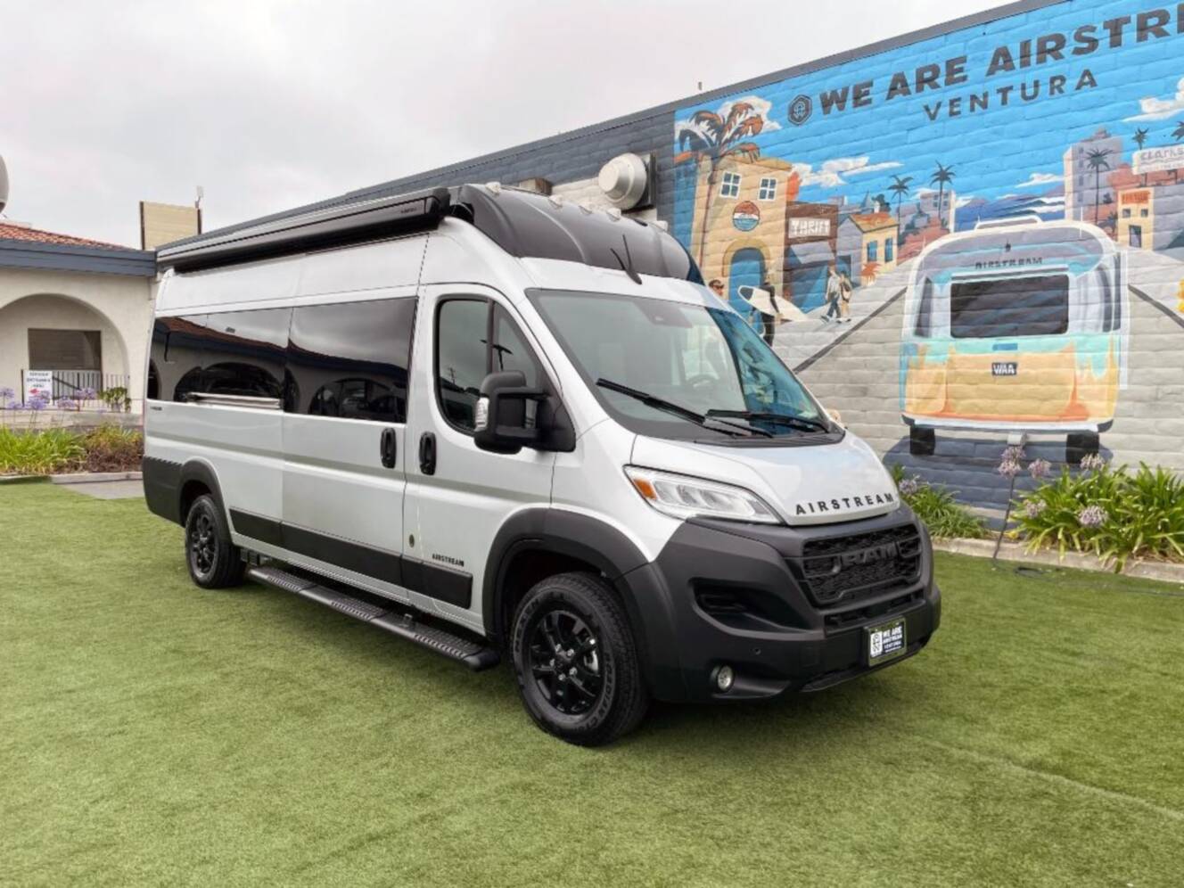A photo of this 2026 Airstream Rangeline POP TOP