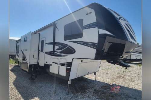 2017 Dutchmen Rv Voltage 4005 in council bluffs IA