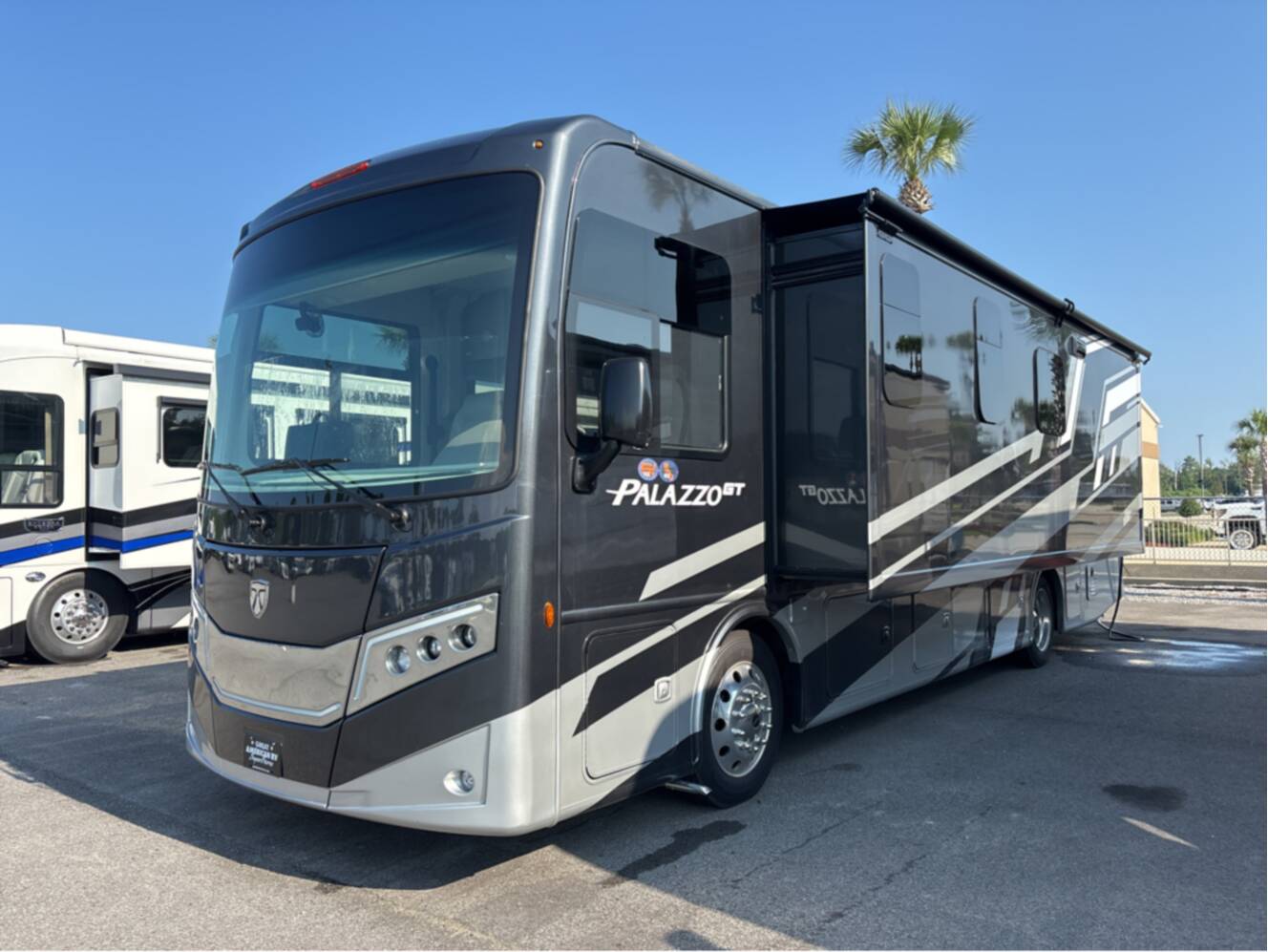 A photo of this 2026 Thor Motor Coach Palazzo GT 33.6