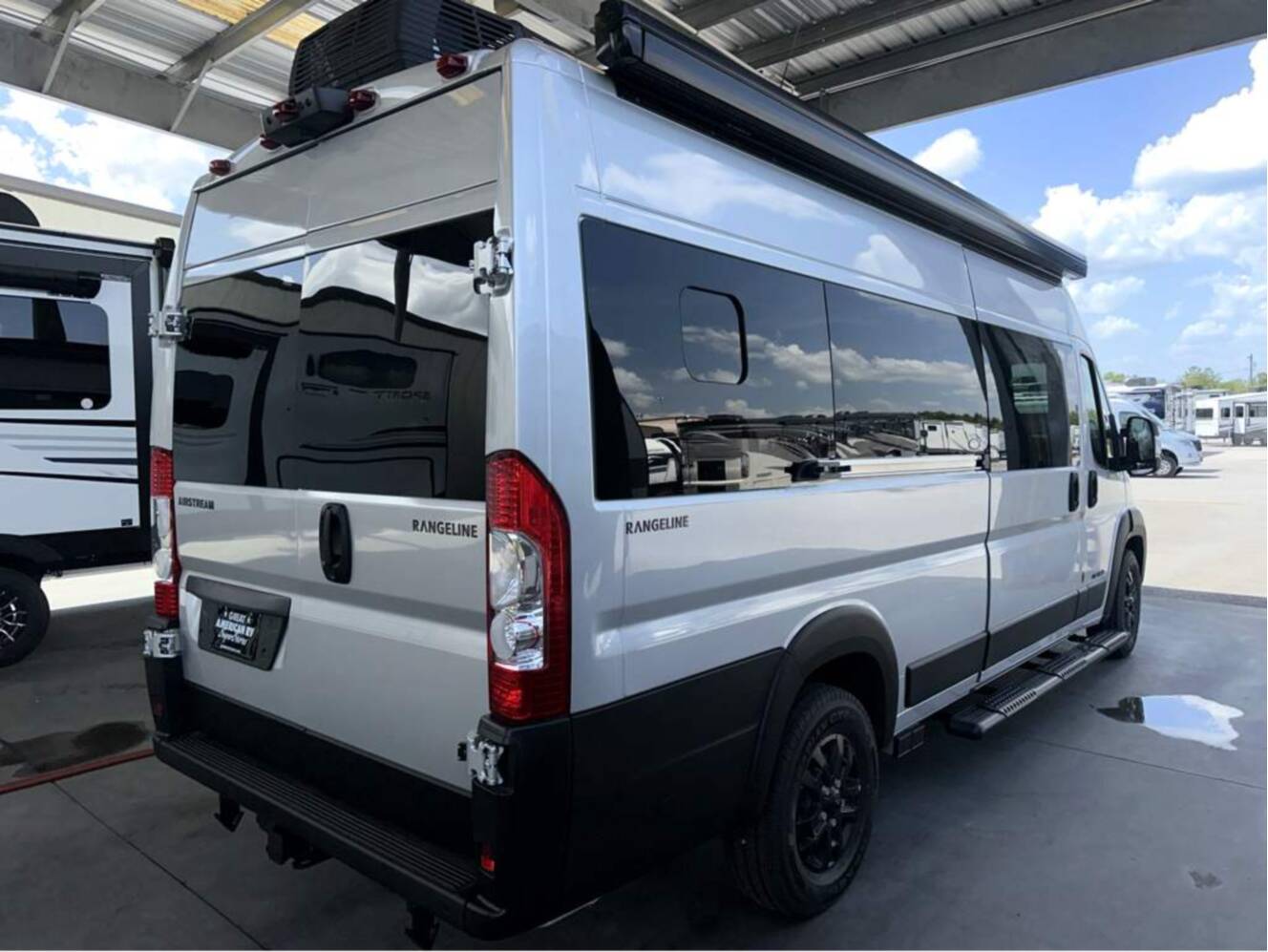A photo of this 2026 Airstream Rangeline Base