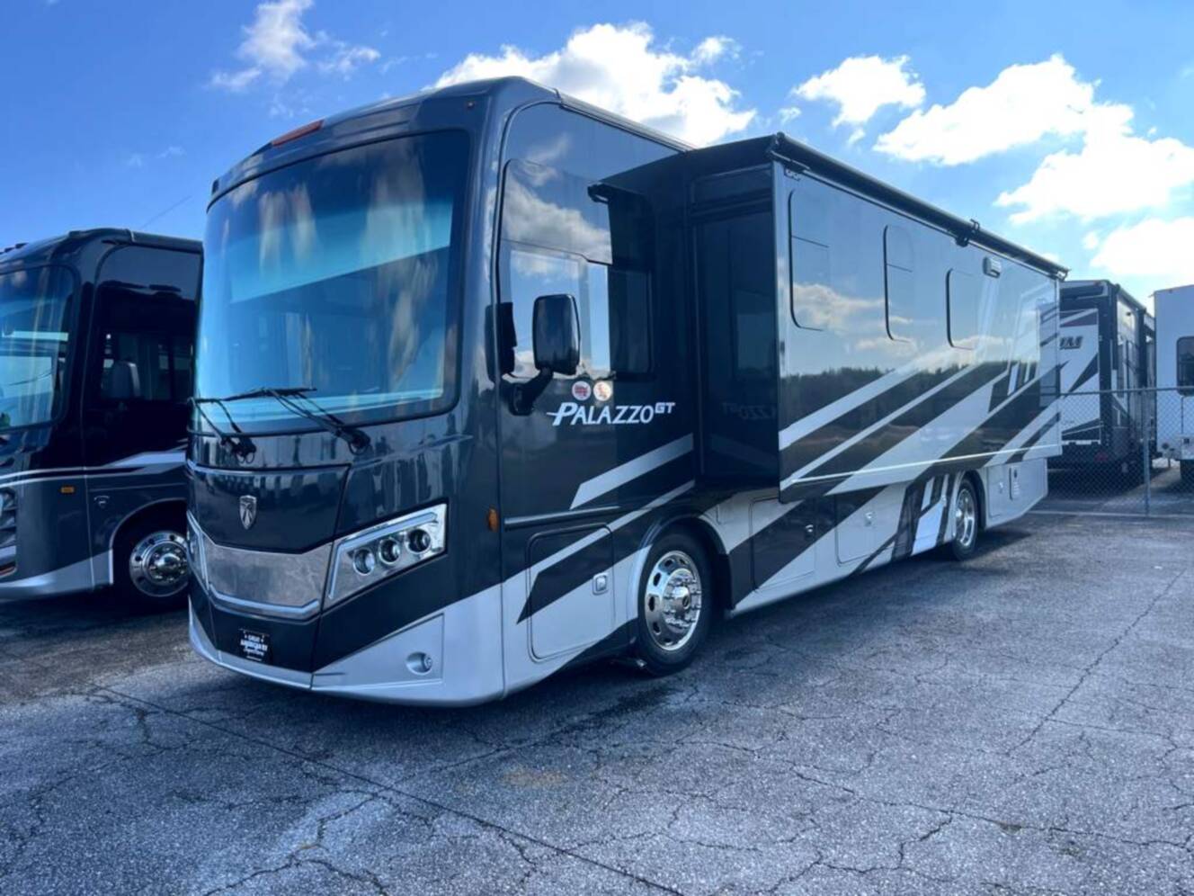 A photo of this 2026 Thor Motor Coach Palazzo GT 33.6