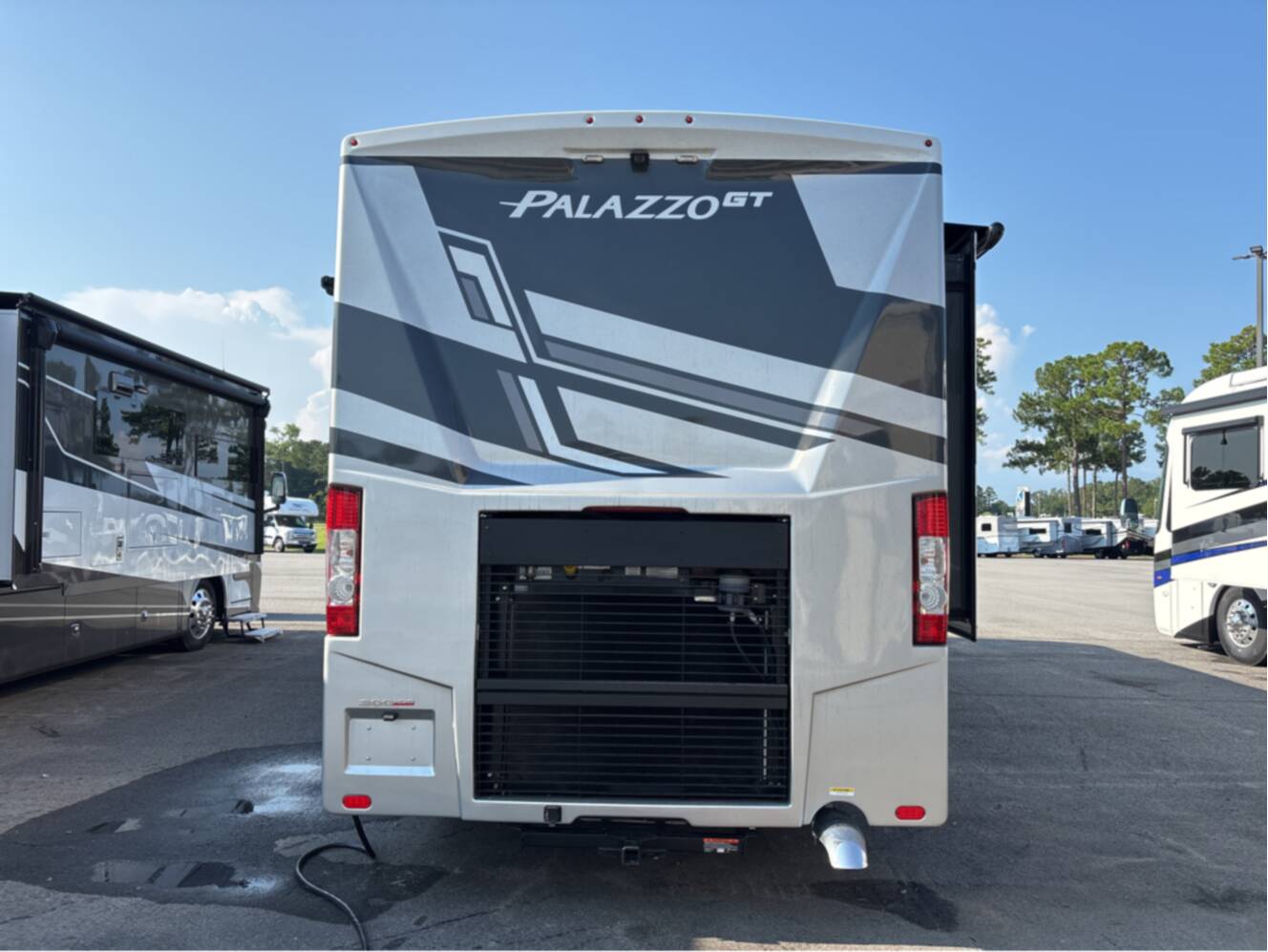 A photo of this 2026 Thor Motor Coach Palazzo GT 33.6