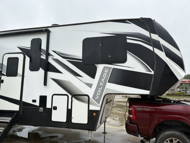 2020 Dutchmen Voltage 4195 Fifth Wheel Toy Hauler RV