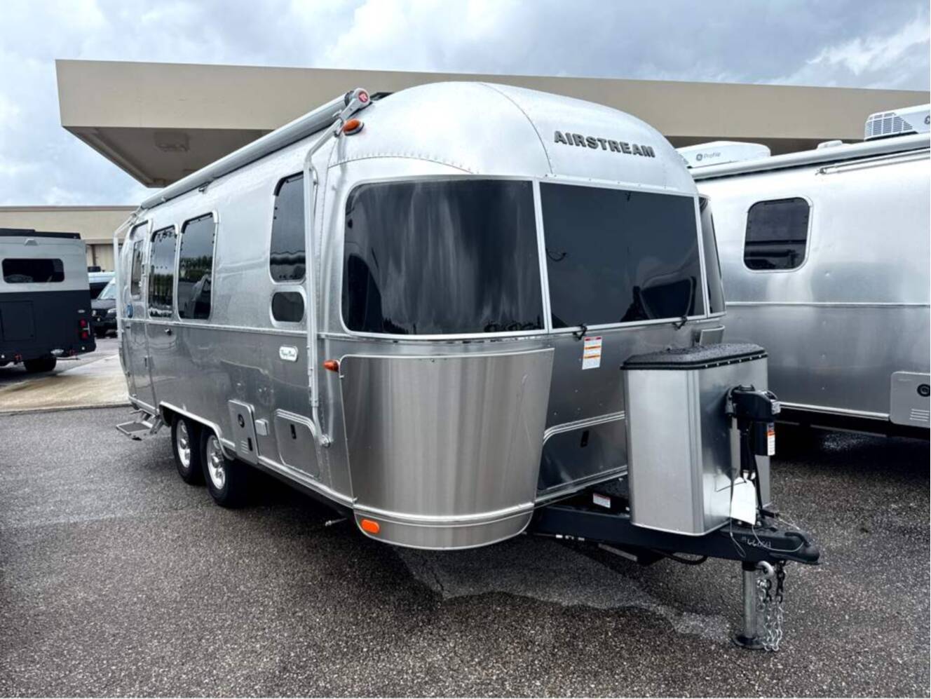 A photo of this 2026 Airstream Flying Cloud 23FBT