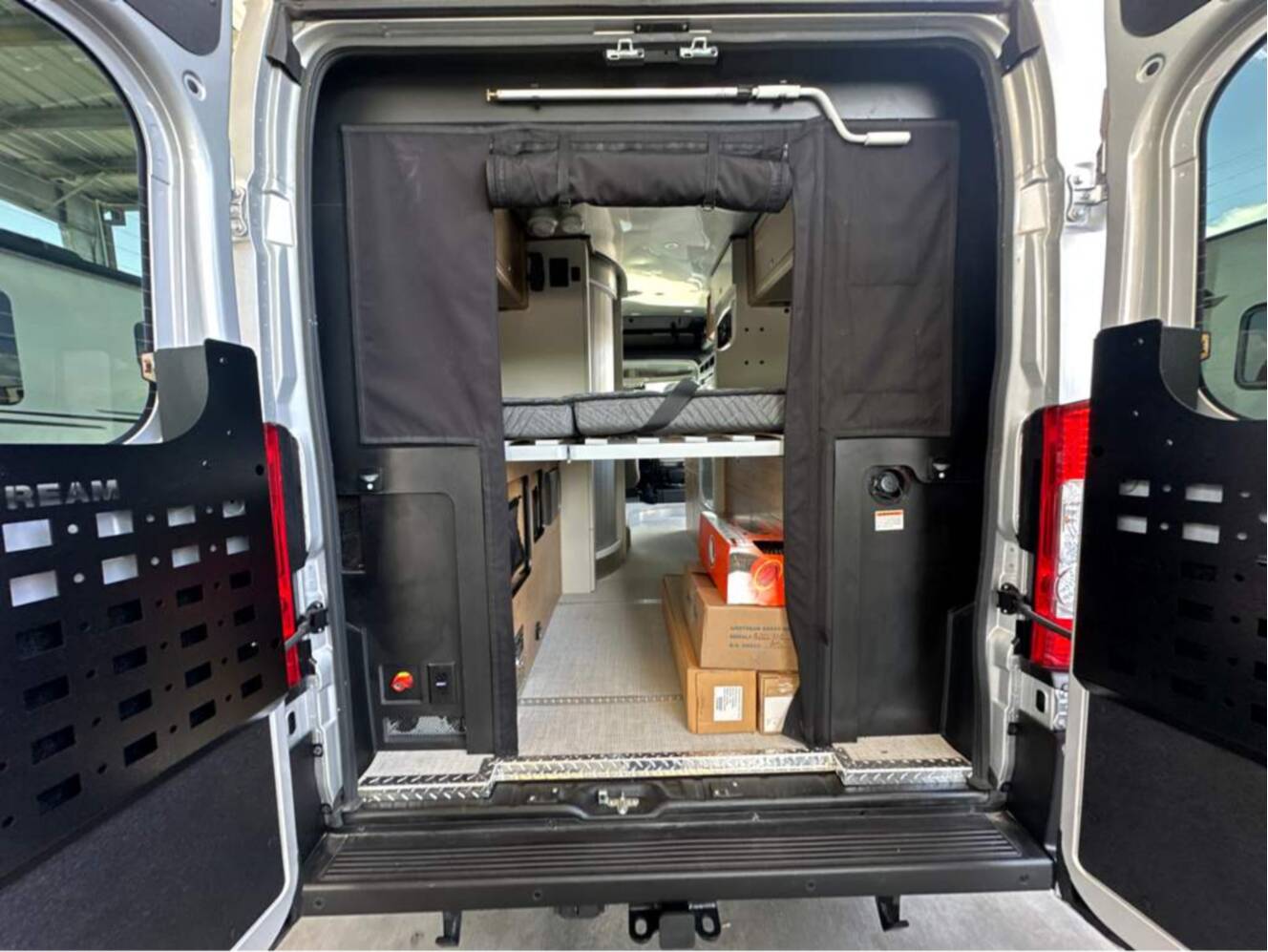 A photo of this 2026 Airstream Rangeline Base