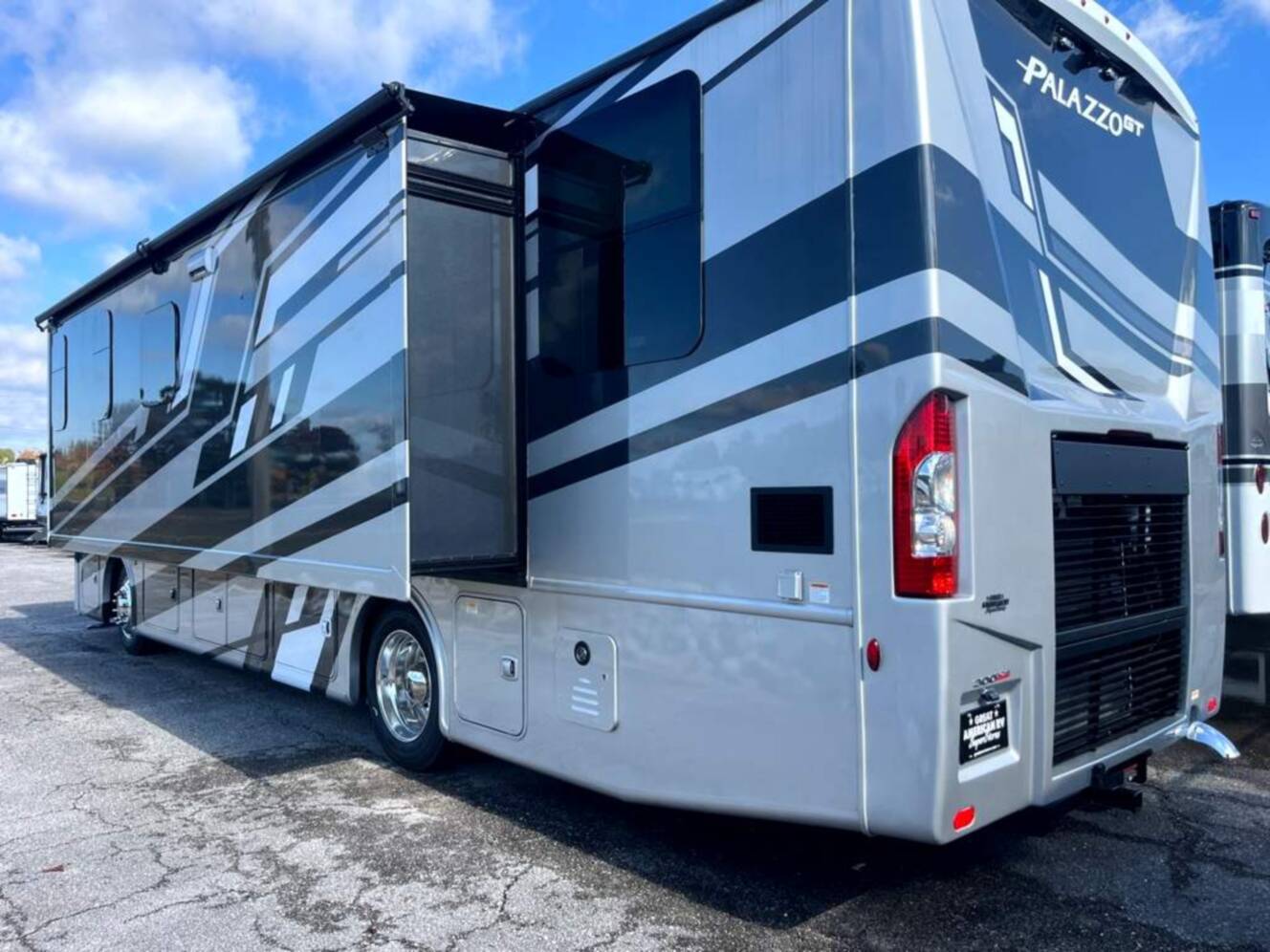 A photo of this 2026 Thor Motor Coach Palazzo GT 33.6
