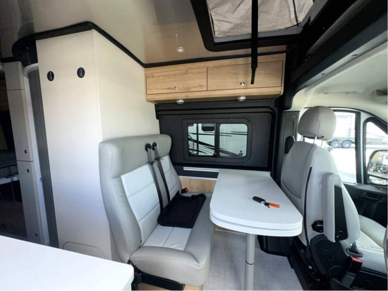 A photo of this 2026 Airstream Rangeline Base