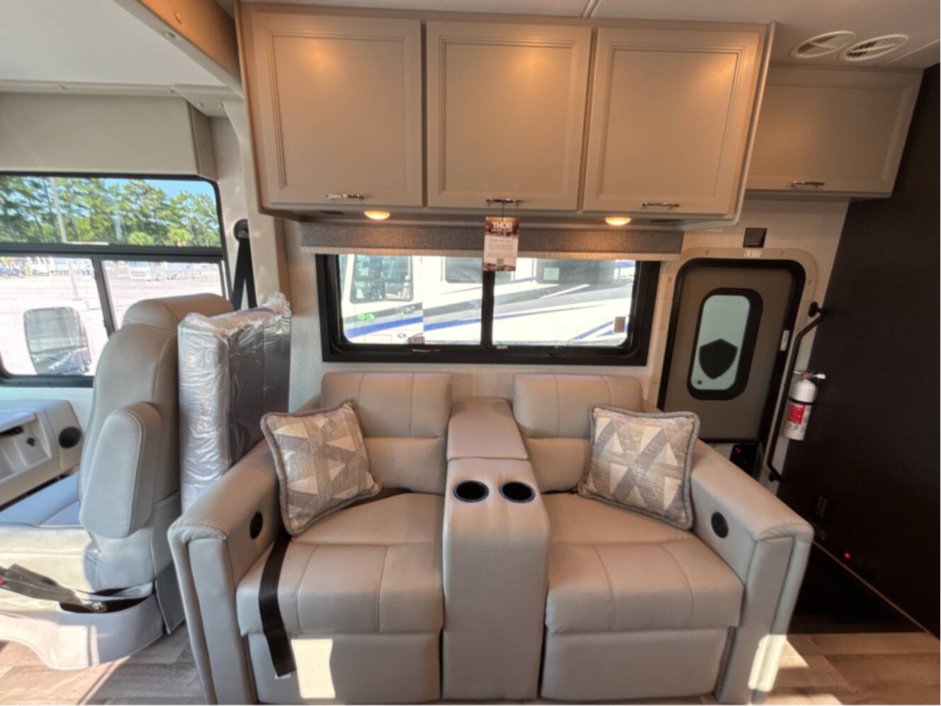 A photo of this 2026 Thor Motor Coach Palazzo GT 33.6
