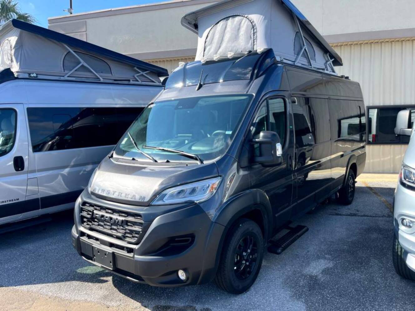 A photo of this 2026 Airstream Rangeline Base