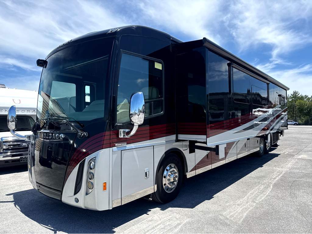 2017 Winnebago Tour 42QD in defuniak springs FL