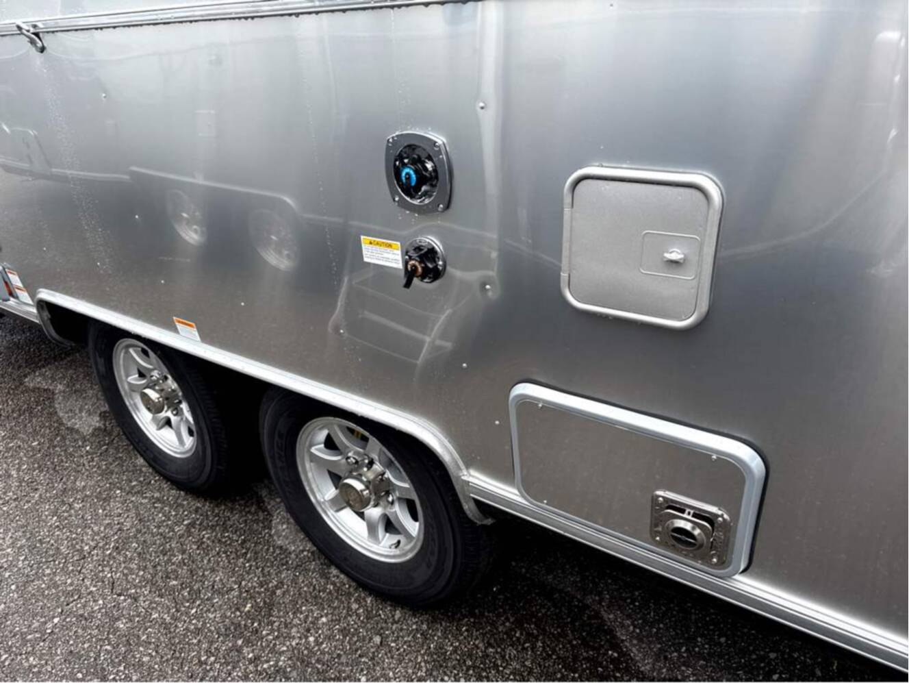 A photo of this 2026 Airstream Flying Cloud 23FBT