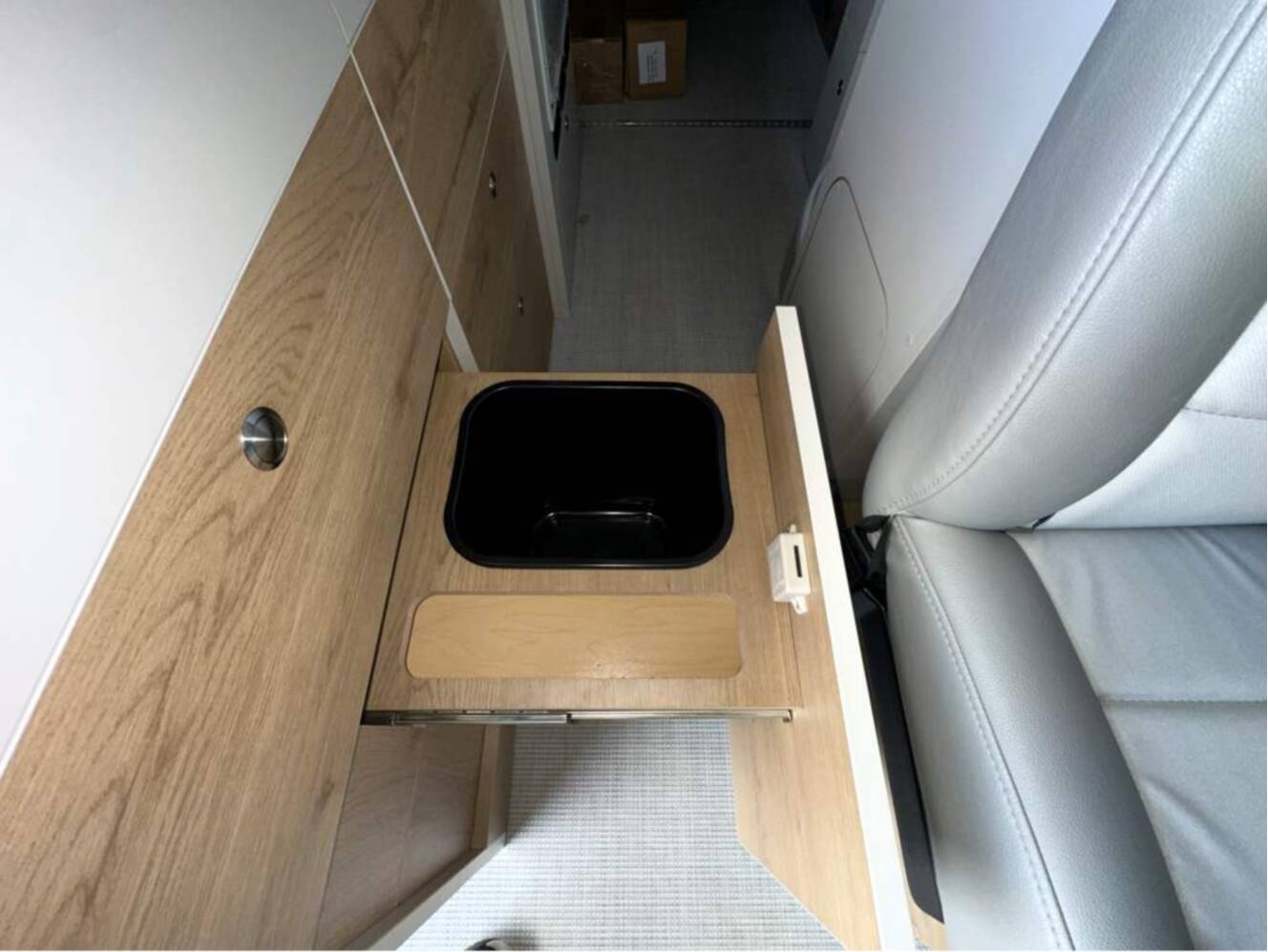 A photo of this 2026 Airstream Rangeline Base