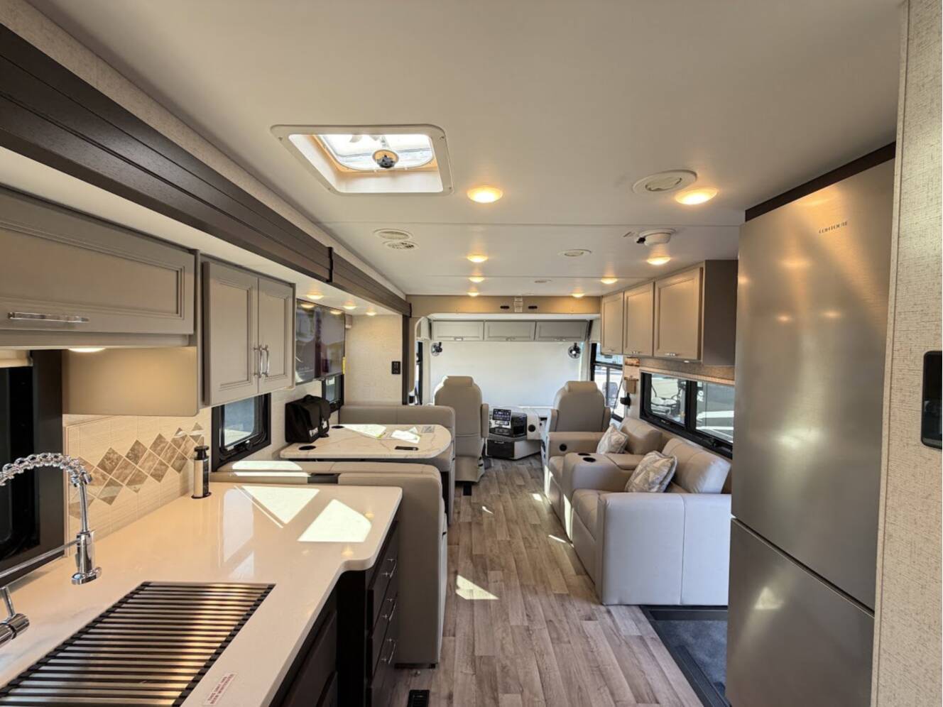A photo of this 2026 Thor Motor Coach Palazzo GT 33.6
