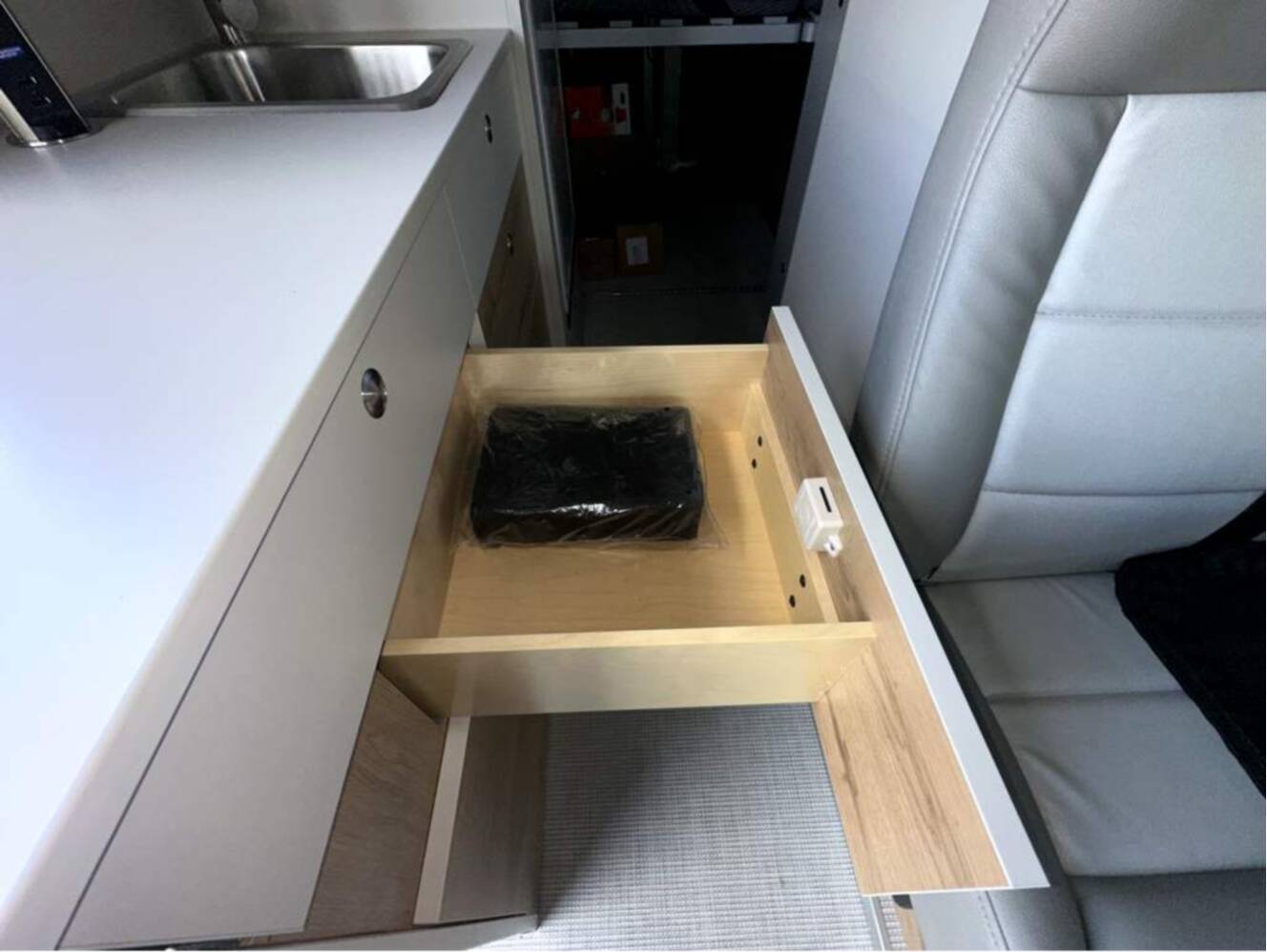 A photo of this 2026 Airstream Rangeline Base